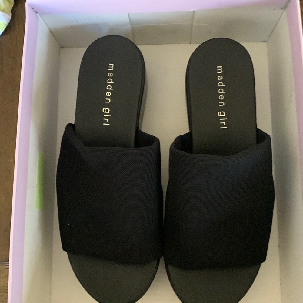 Madden Girl size 6 black slides